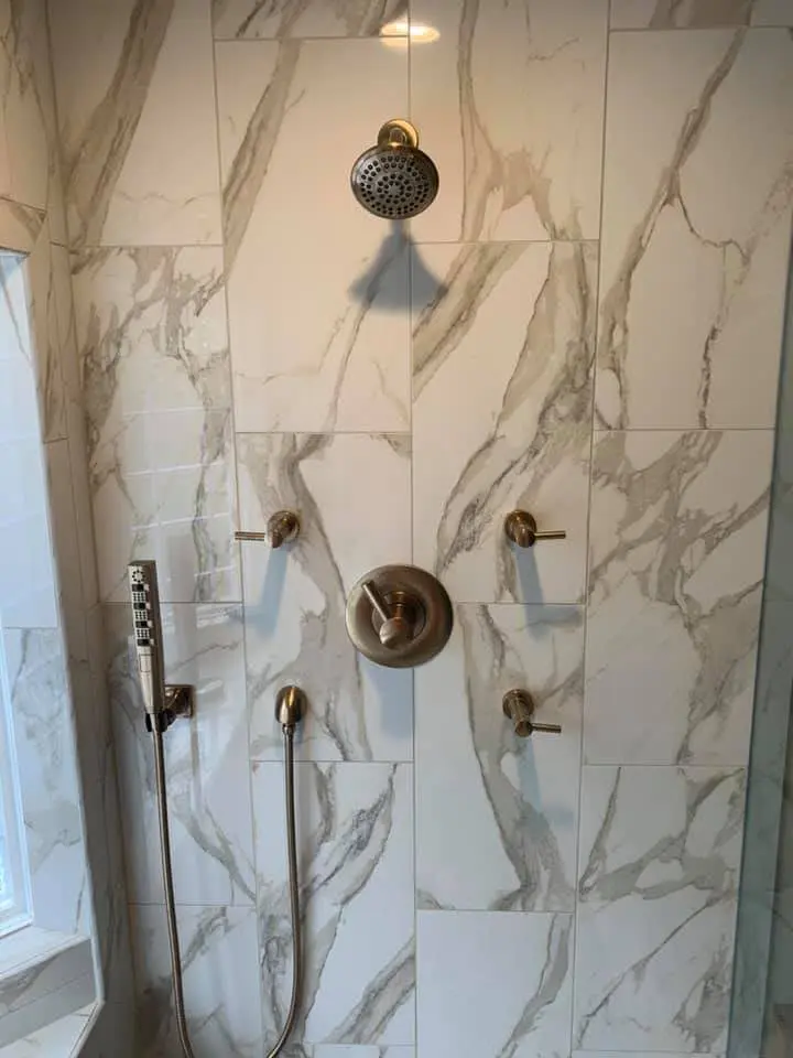 Marble-look shower wall and fixtures